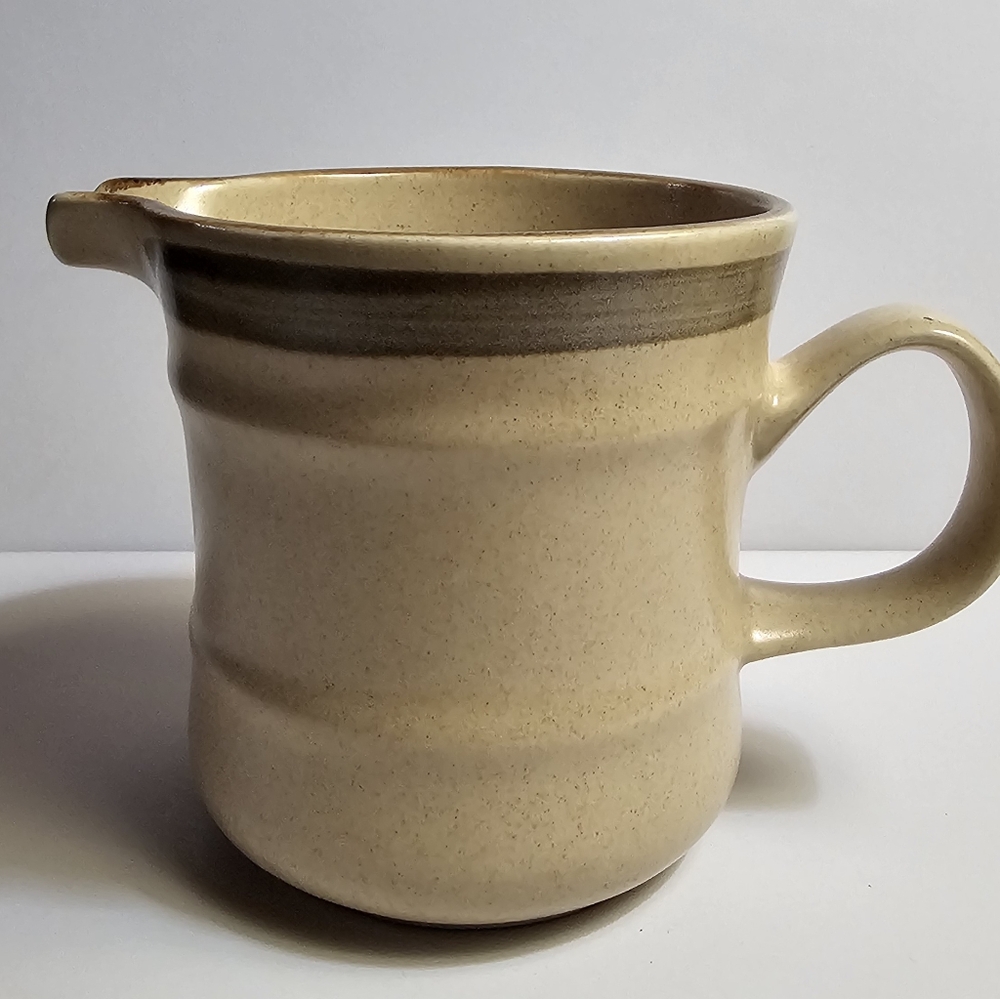 3.5" Light Brown Country Side Creamer Japan J7801